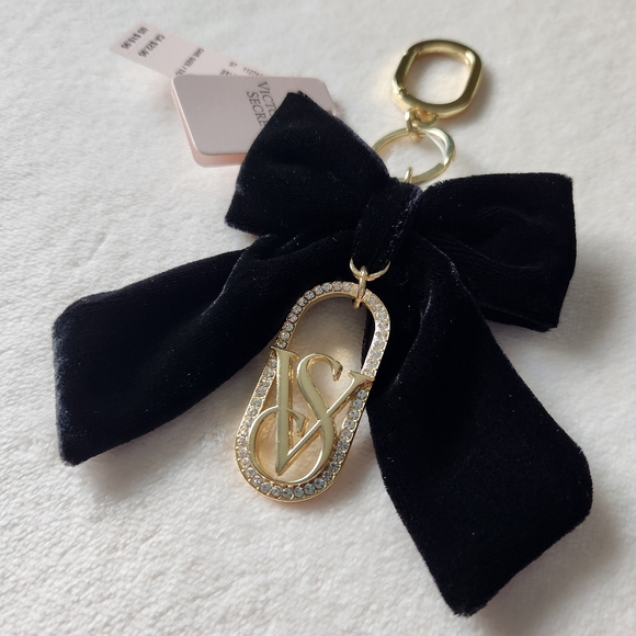 NEW! Victoria's Secret Black Velvet Bow Key Chain - Picture 8 of 9